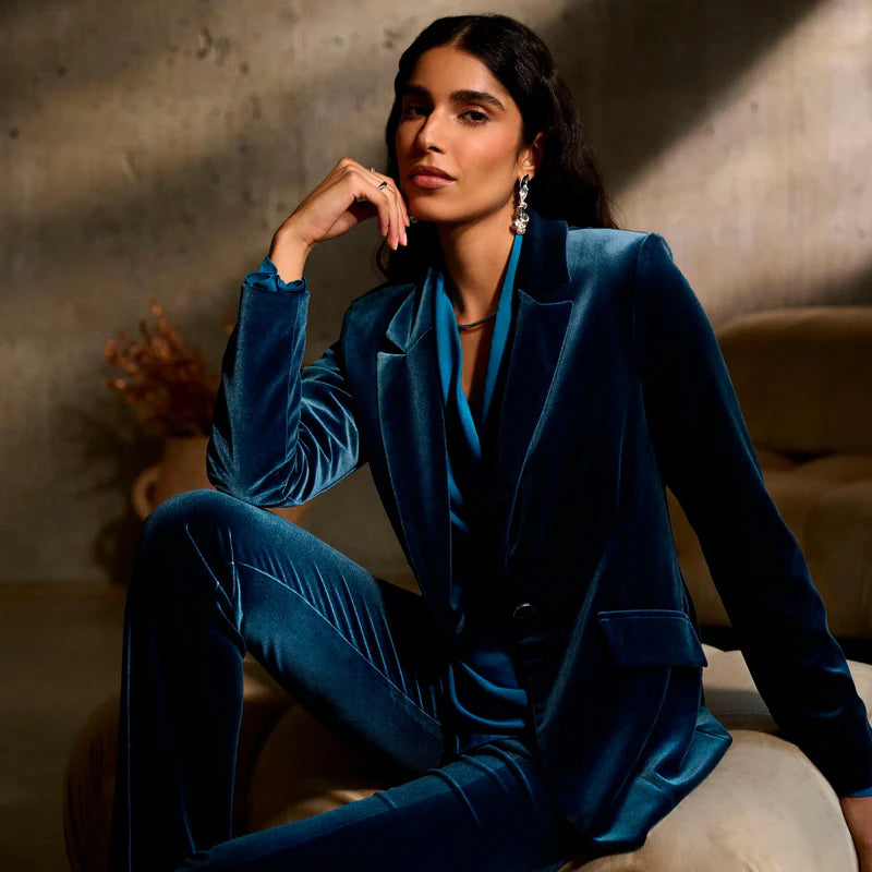 Blazer de Terciopelo Azul – Elegancia Sofisticada