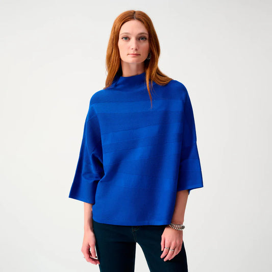 Blusa Azul Eléctrico de Corte Recto – Elegancia Minimalista