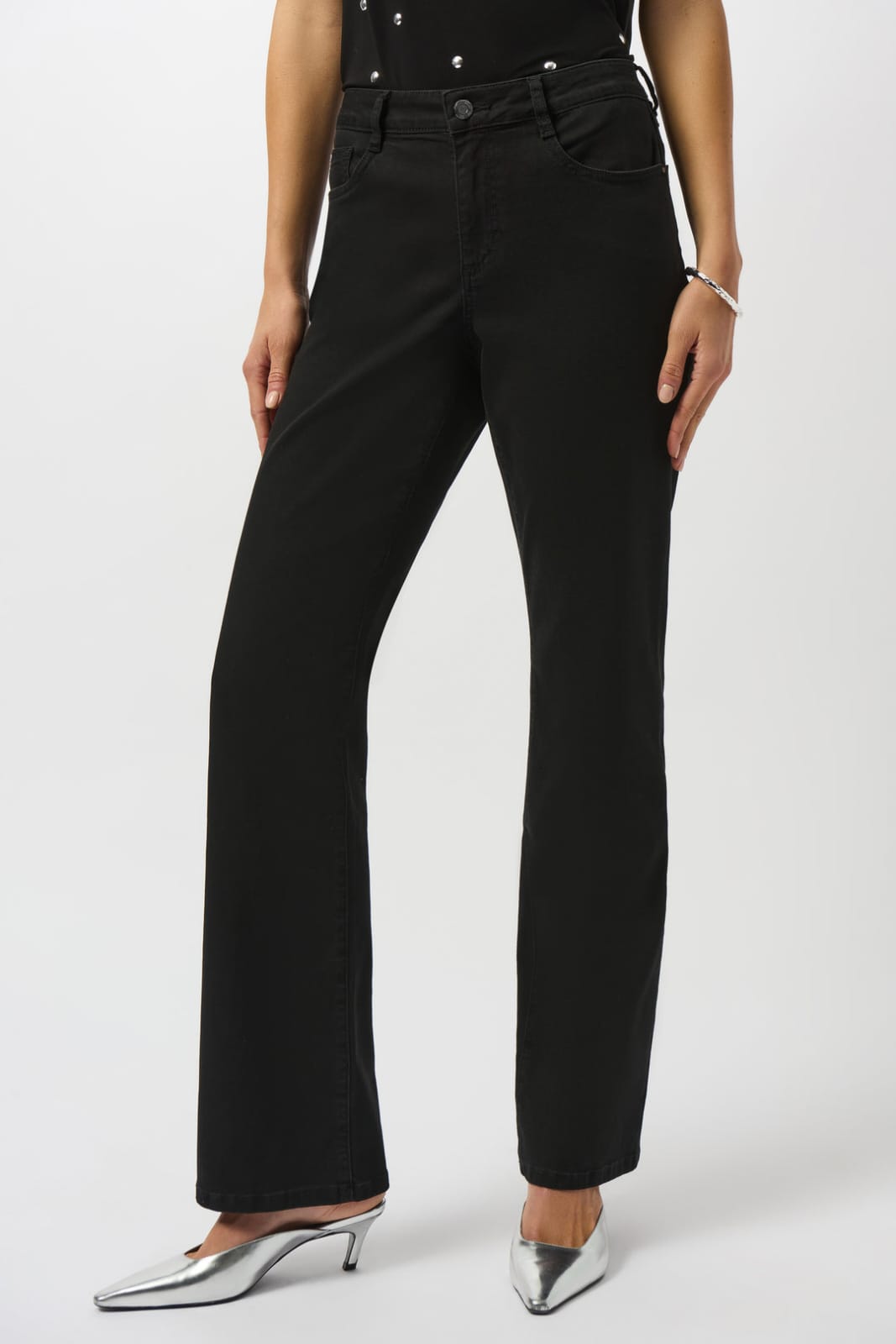 Jean Negro Clásico – Esencia Atemporal