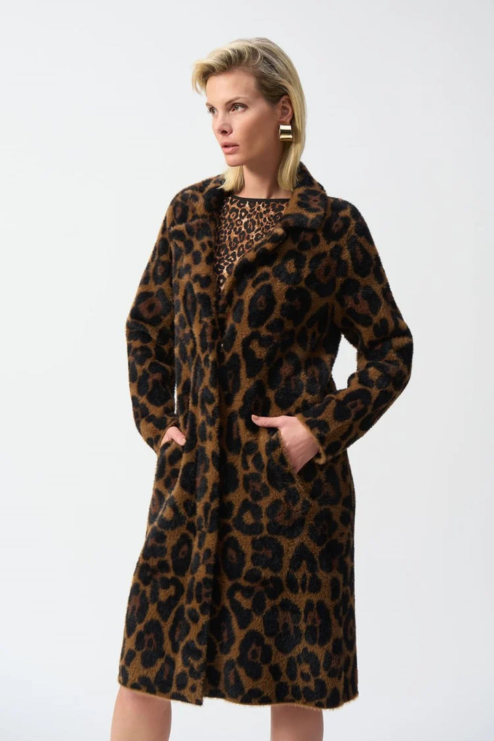 Abrigo Animal Print – Elegancia Sofisticada con Actitud 244956
