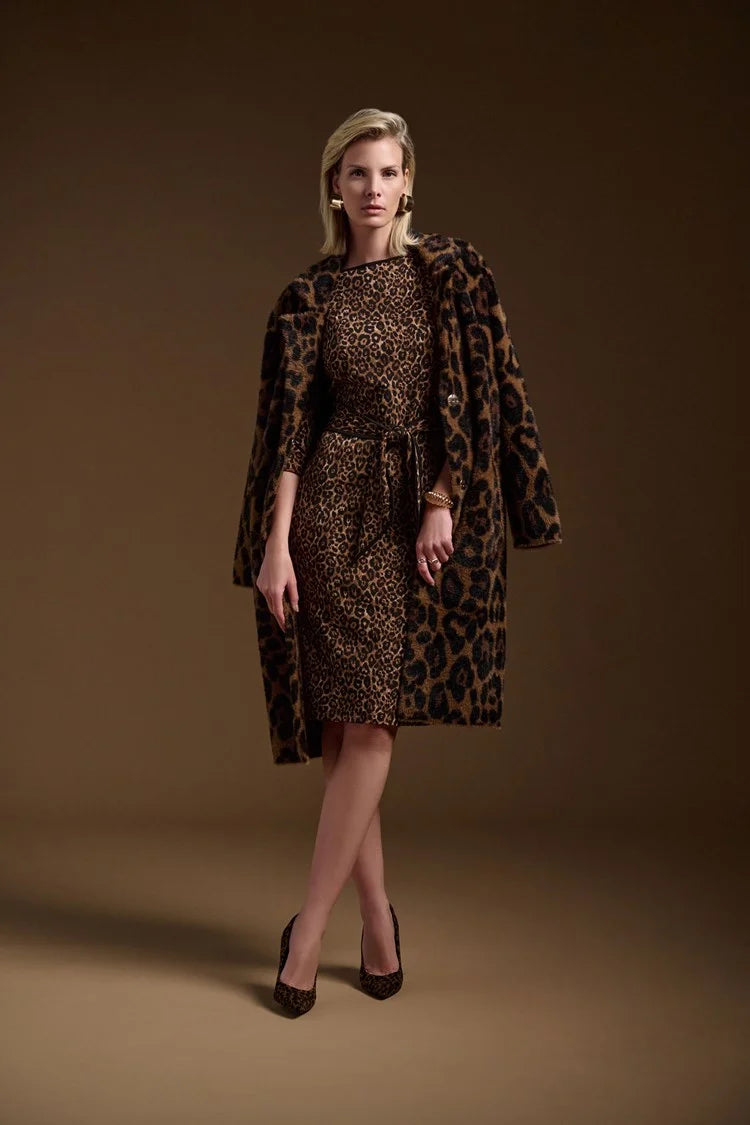 Abrigo Animal Print – Elegancia Sofisticada con Actitud 244956