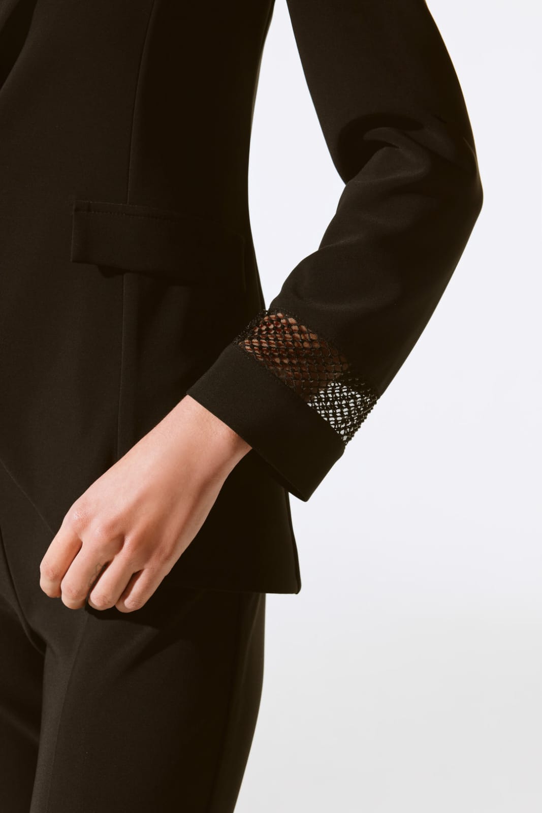 Saco Sastre Negro con Detalle de Brillo – Joseph Ribkoff 243752