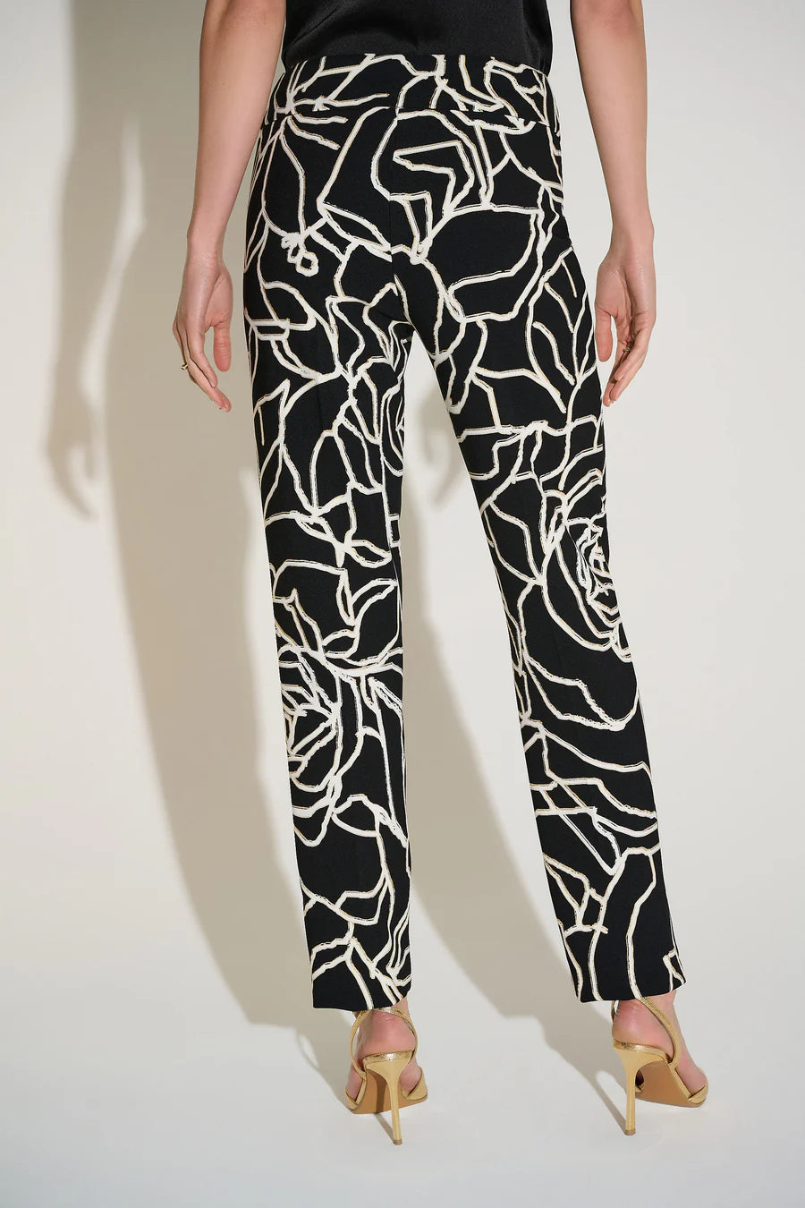 Pantalón Negro con Estampado Abstracto – Elegancia Contemporánea 253784