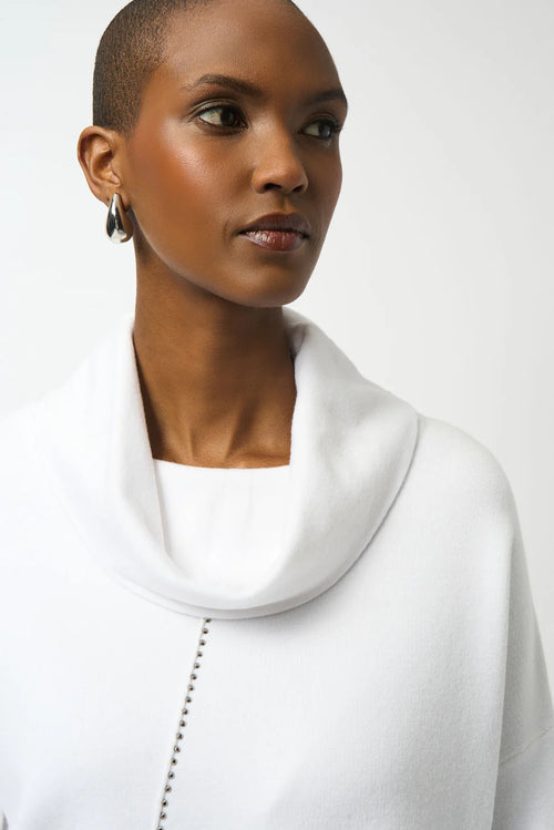 Blusa Blanca Asimétrica – Elegancia Minimalista