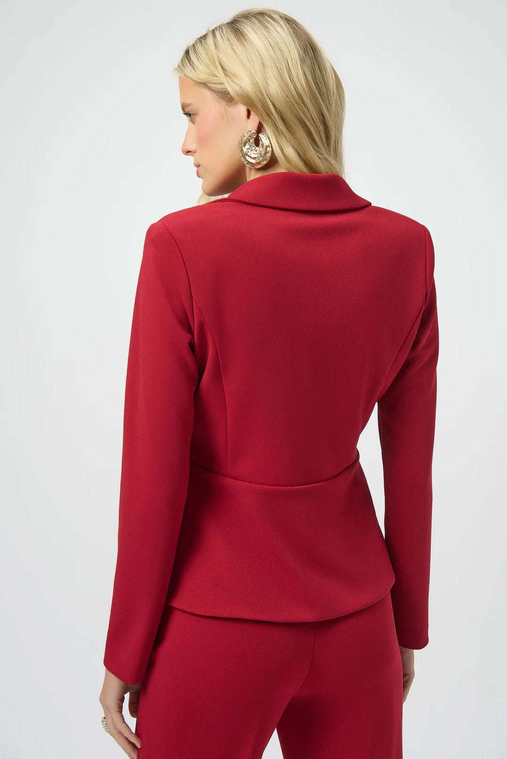 Blazer Vino con Botones Dorados – Poder y Elegancia Atemporal 254121