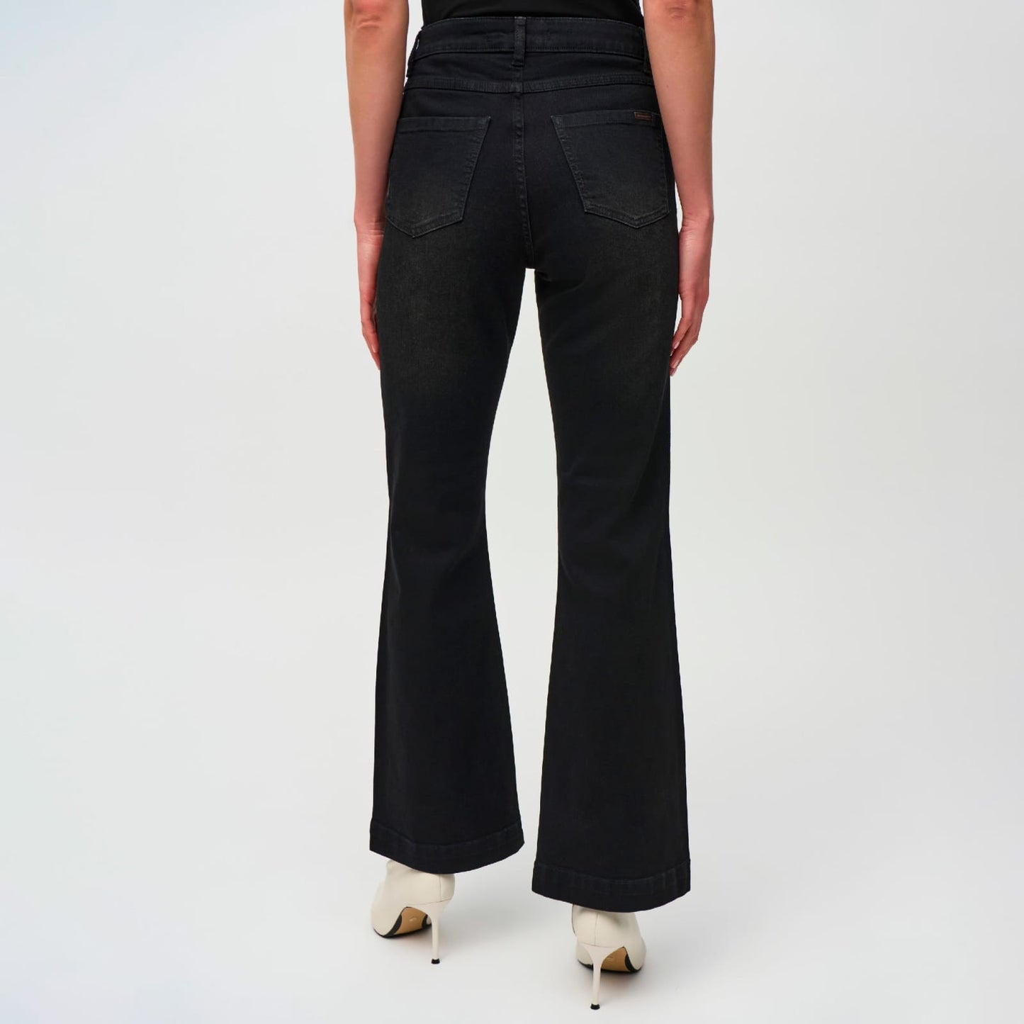 Jean Negro Flare con Brillos – Glamour Contemporáneo