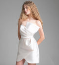 Vestido Corto Strapless Satinado con Detalle de Lazo y Corte Asimétrico - Dress13