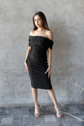 Vestido Negro Off Shoulder Midi – Sofisticación Atemporal