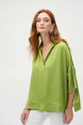 Blusa Satinada Verde V-Neck – Joseph Ribkoff 252059