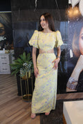 Vestido Largo Floral Amarillo con Cut Out – Elegancia Romántica