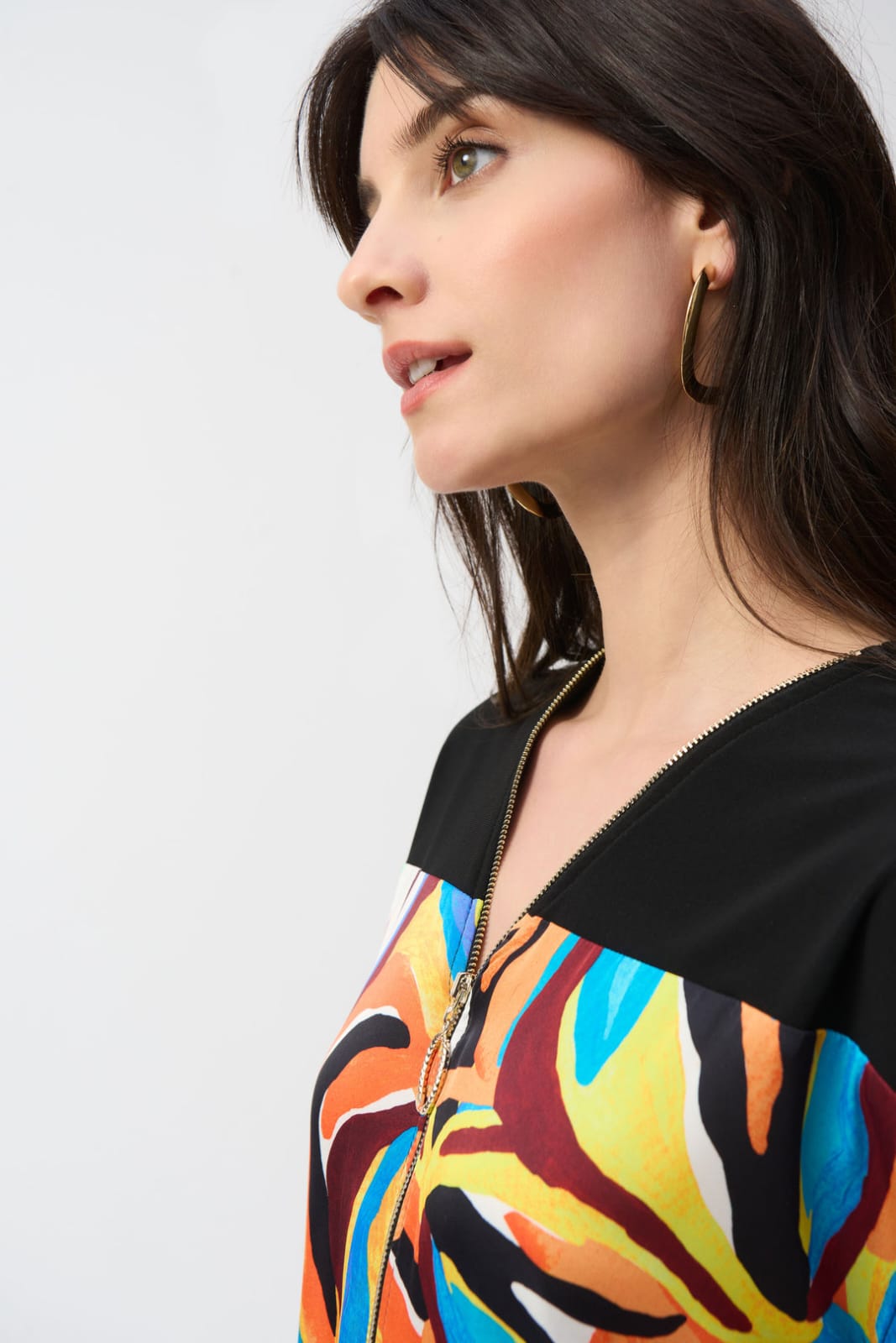 Blusa con Estampado Abstracto y Cierre Frontal – Joseph Ribkoff 251248