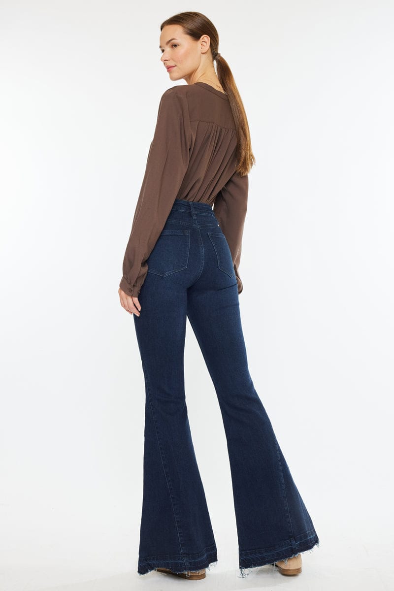 Jean Flare Azul Oscuro – Elegancia Atemporal