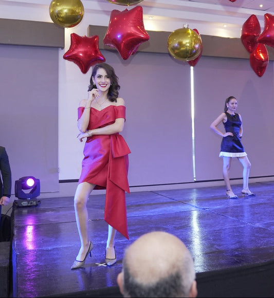 Vestido Corto Rojo con Detalles de Moño-Dress05