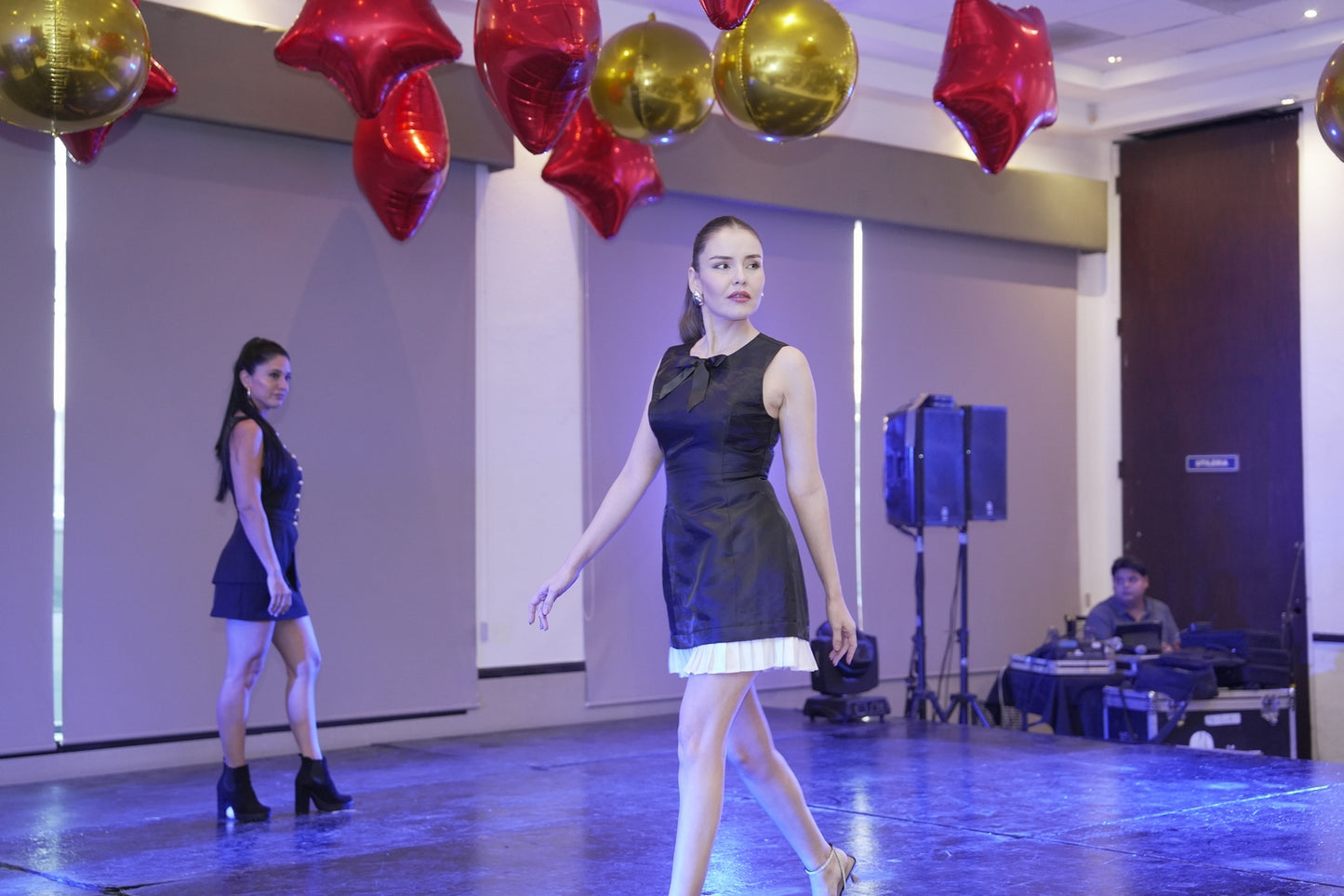 VESTIDO NEGRO / TABLONES