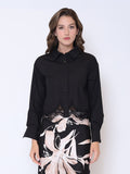 Blusa Negra con Encaje – Elegancia Atemporal