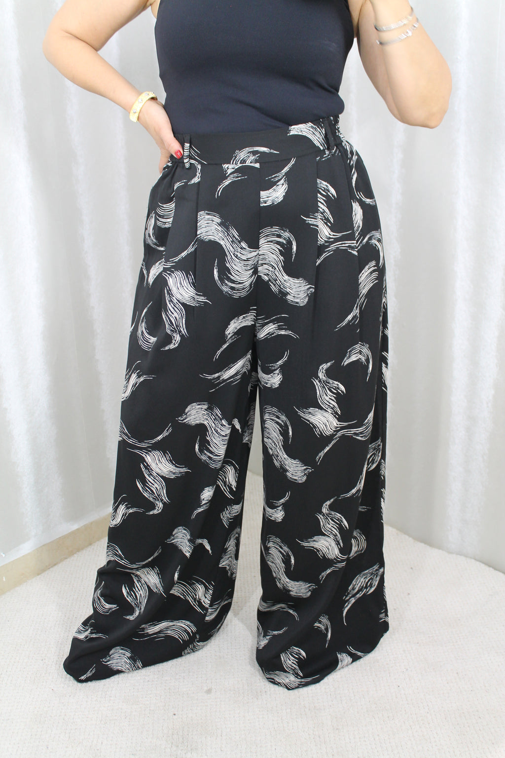 Pantalón Palazzo Negro Estampado – Elegancia Fluida