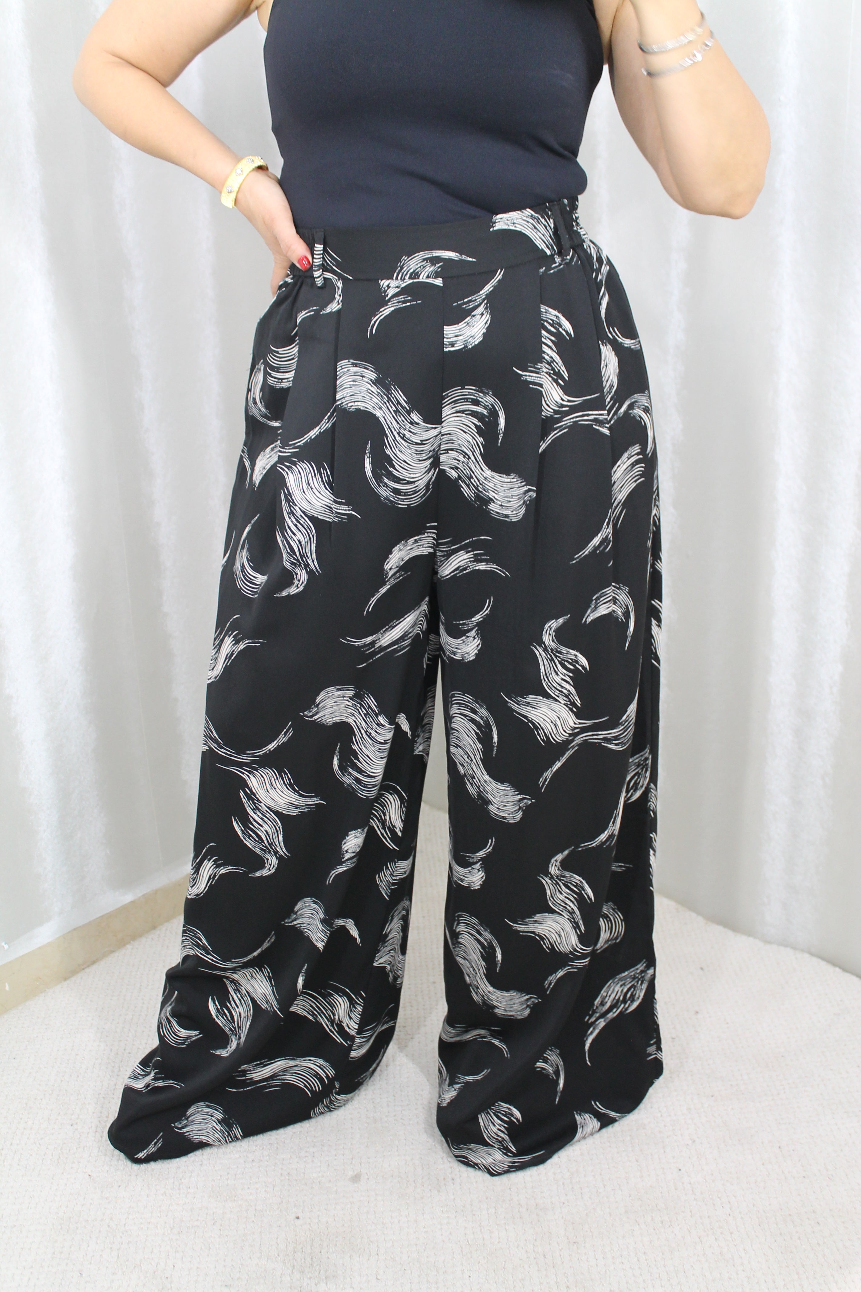 Pantalón Palazzo Negro Estampado – Elegancia Fluida