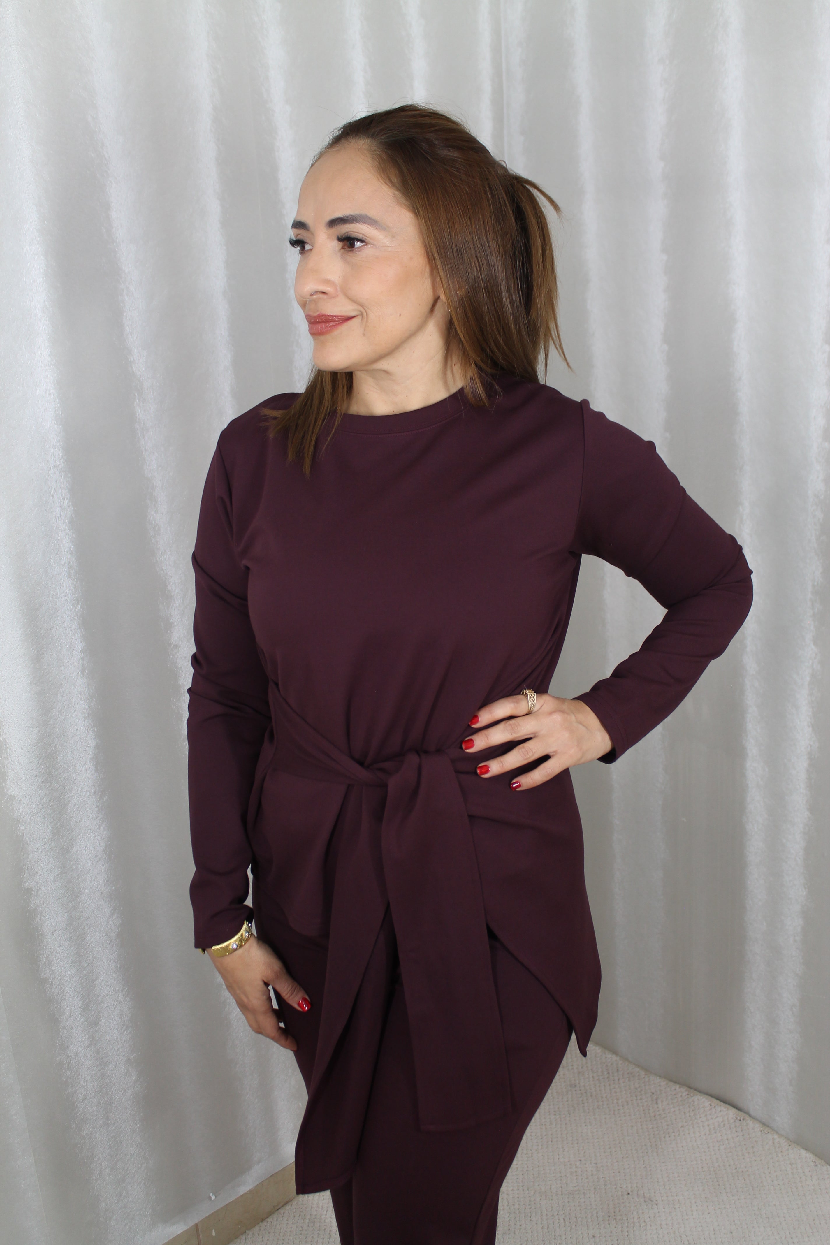 Blusa con Nudo Frontal – Elegancia Atemporal