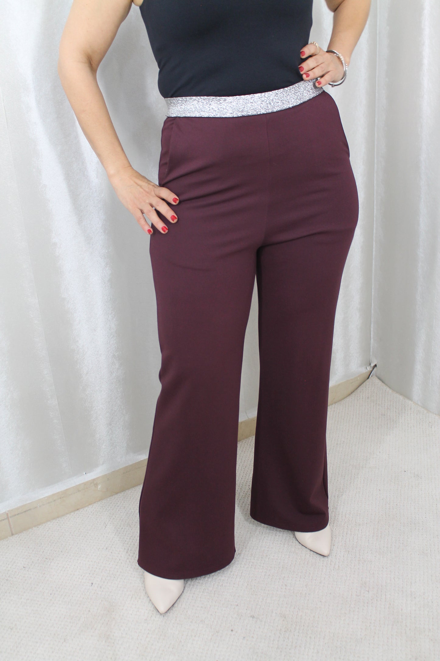 Pantalón Palazzo – Elegancia Minimalista