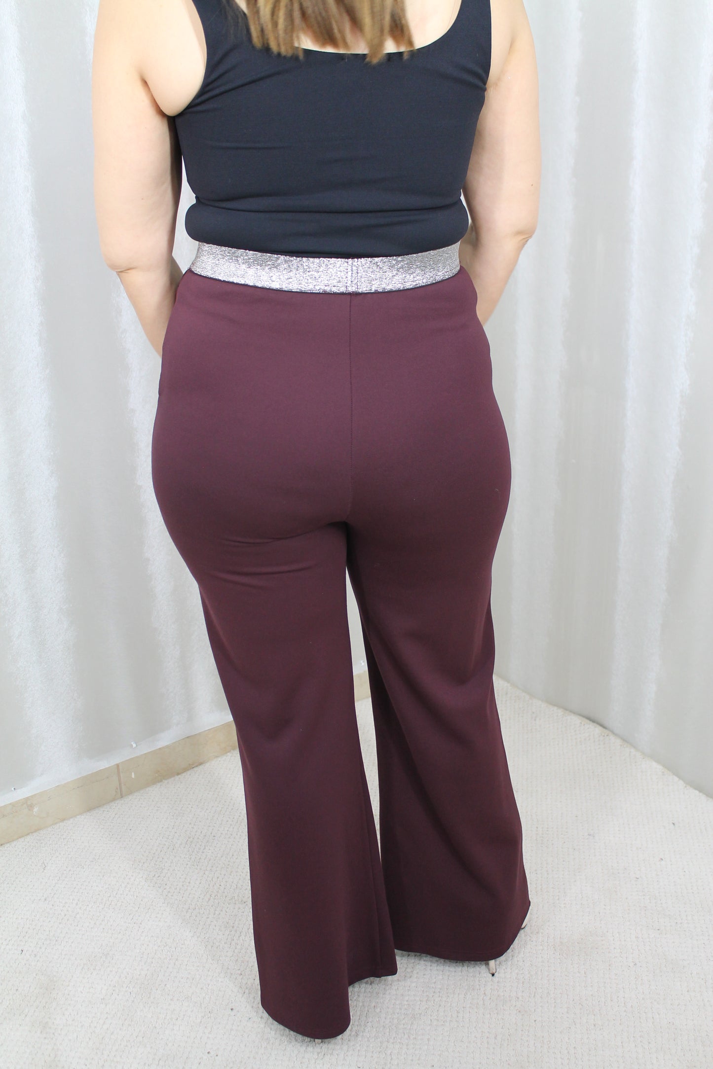 Pantalón Palazzo – Elegancia Minimalista