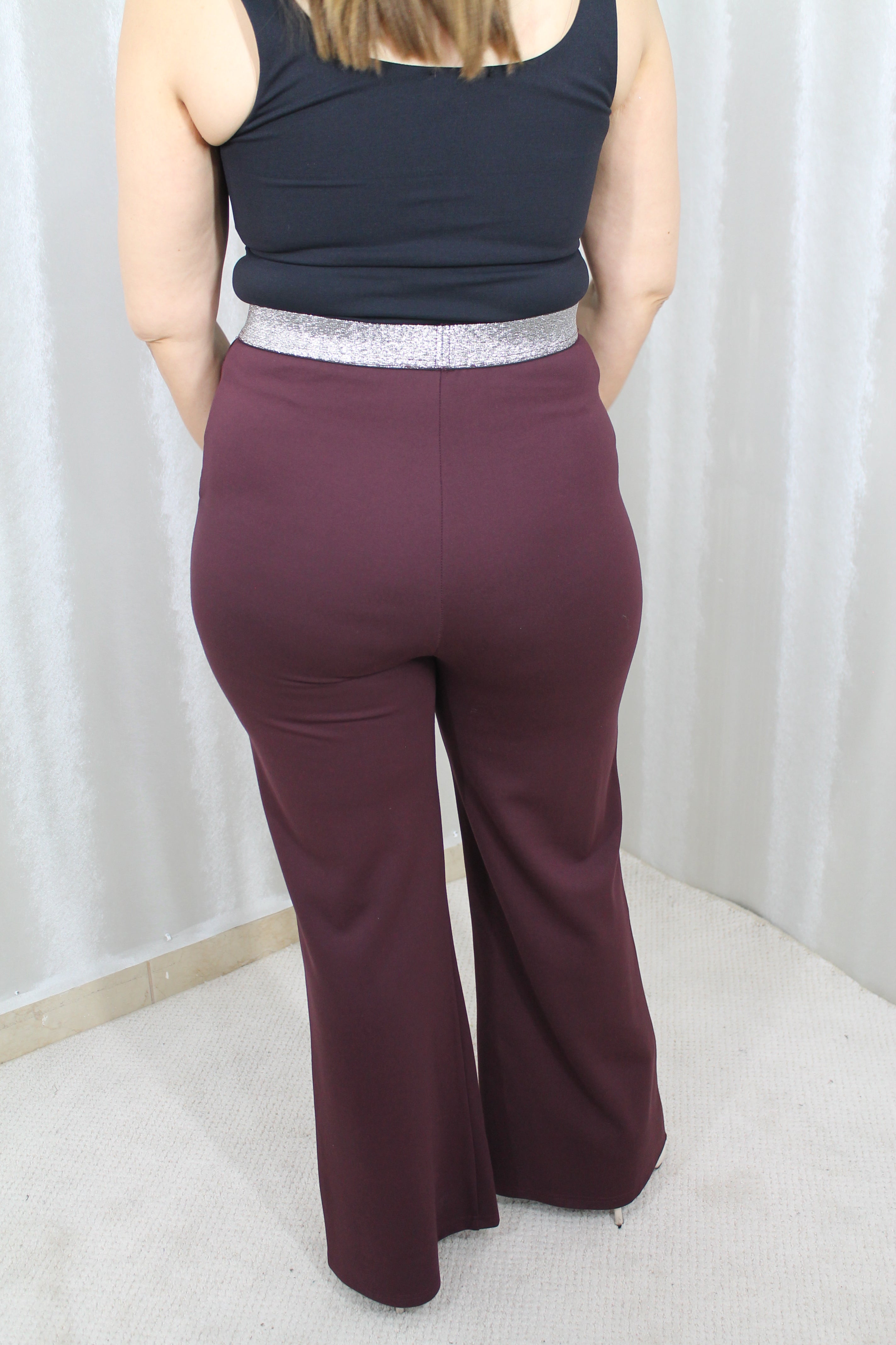 Pantalón Palazzo – Elegancia Minimalista