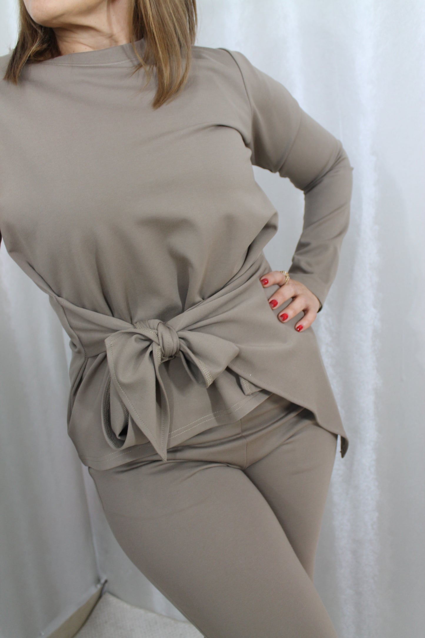 Blusa con Nudo Frontal – Elegancia Atemporal