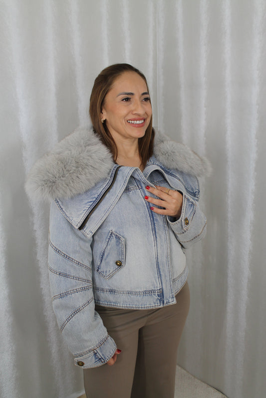 Chaqueta Denim con Cuello de Piel de Zorro – Diana Rosh