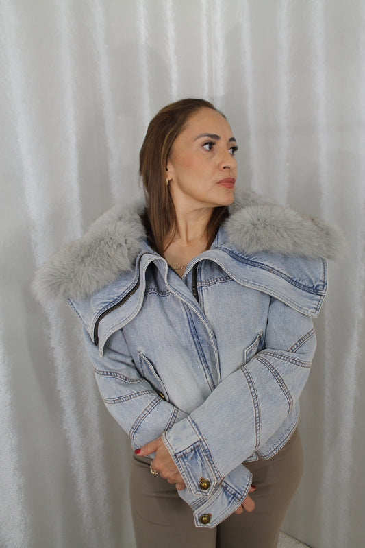 Chaqueta Denim con Cuello de Piel de Zorro – Diana Rosh
