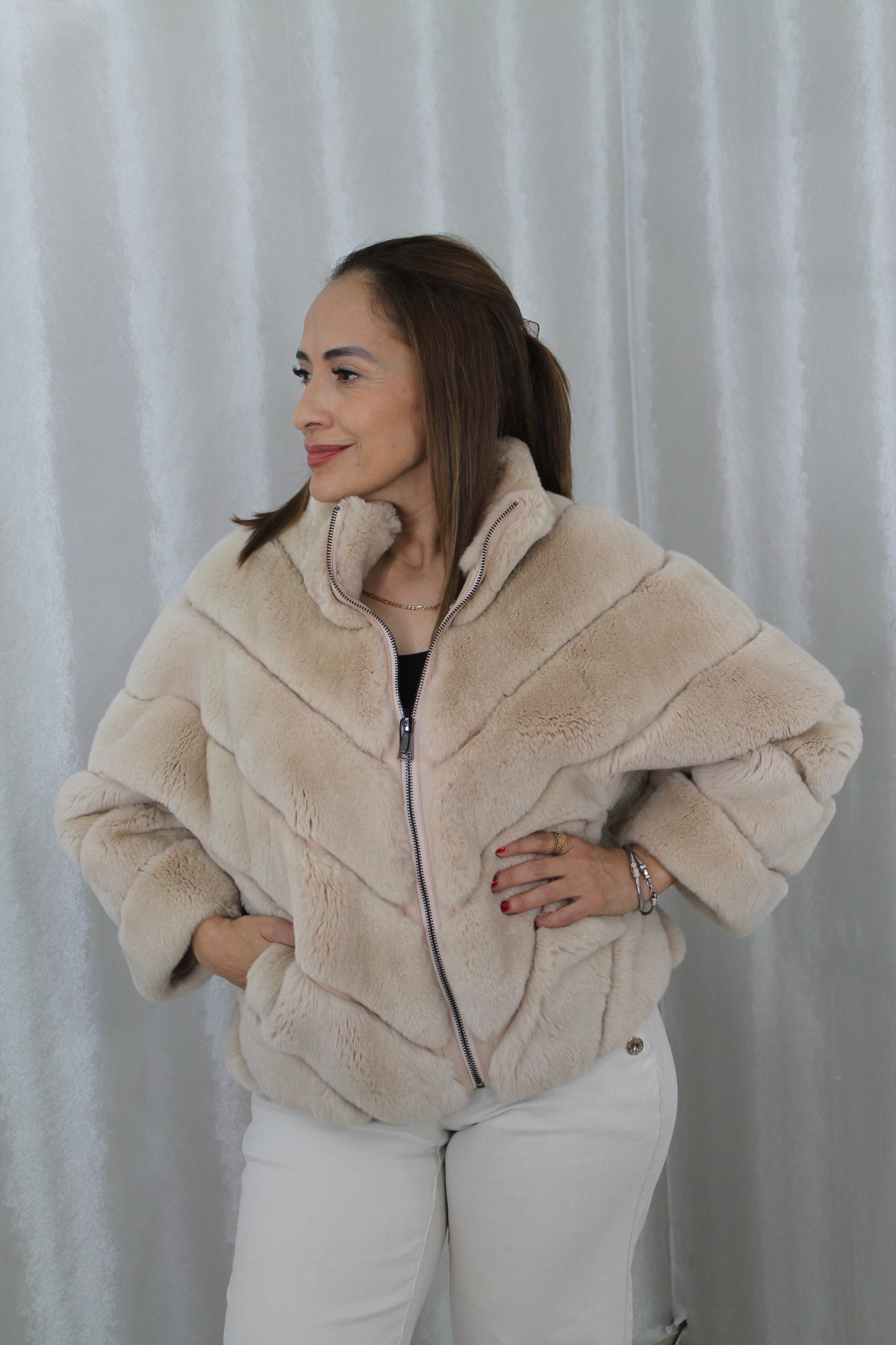 Abrigo de Piel de Conejo  – Diana Rosh