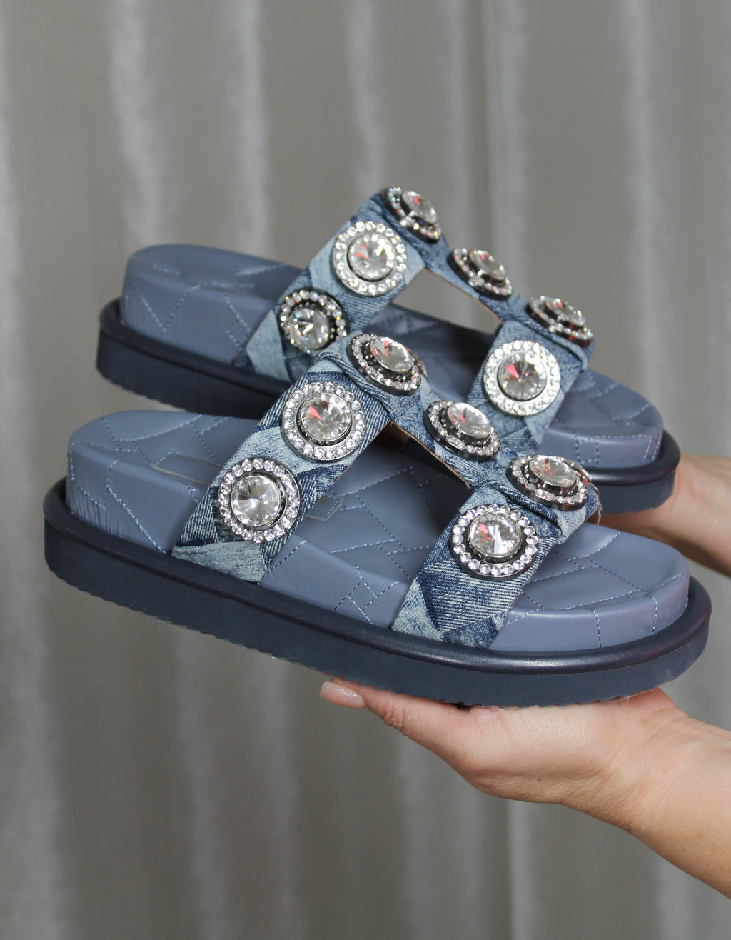 Sandalias Denim con Cristales – Glamour Urbano by Kurt Geiger