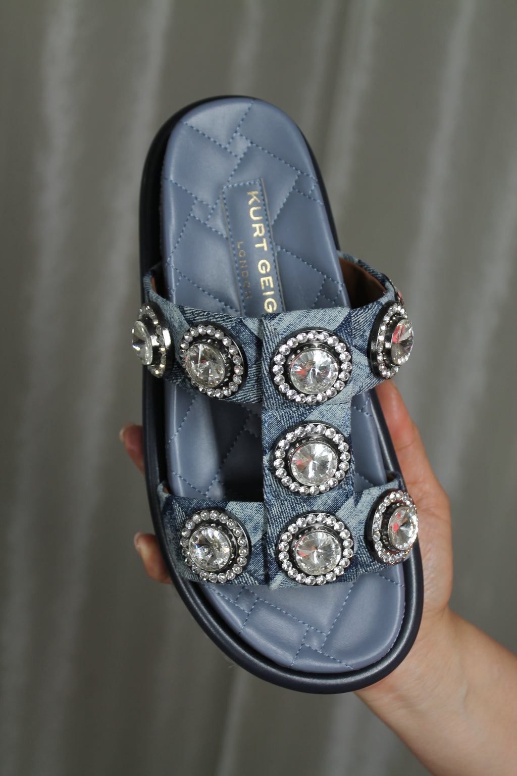 Sandalias Denim con Cristales – Glamour Urbano by Kurt Geiger