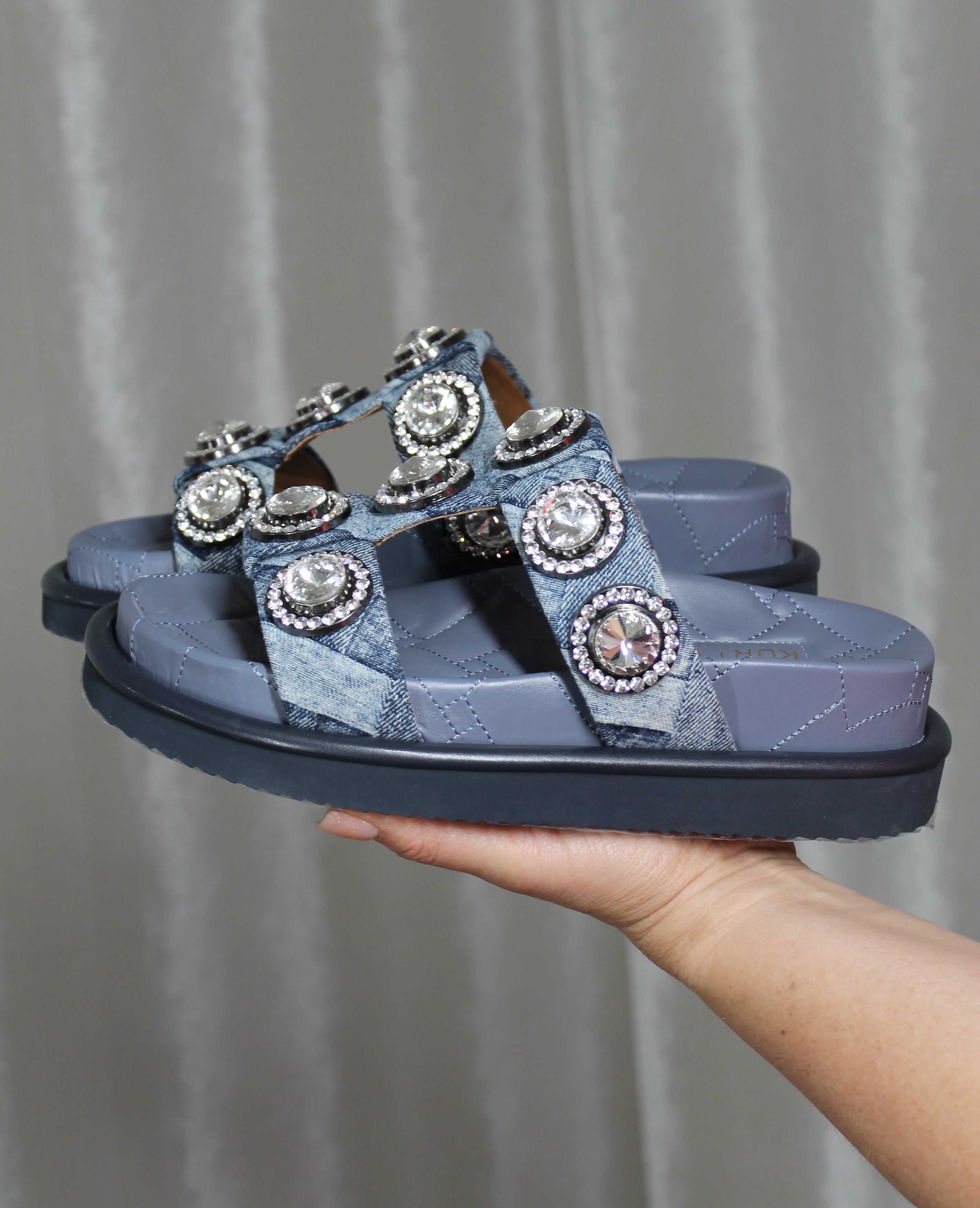 Sandalias Denim con Cristales – Glamour Urbano by Kurt Geiger