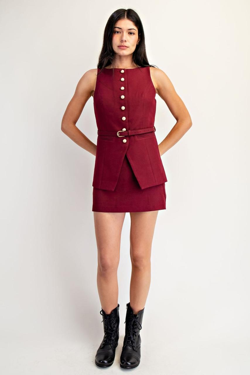 Vestido Chaleco con Botones Dorados – Elegancia Moderna
