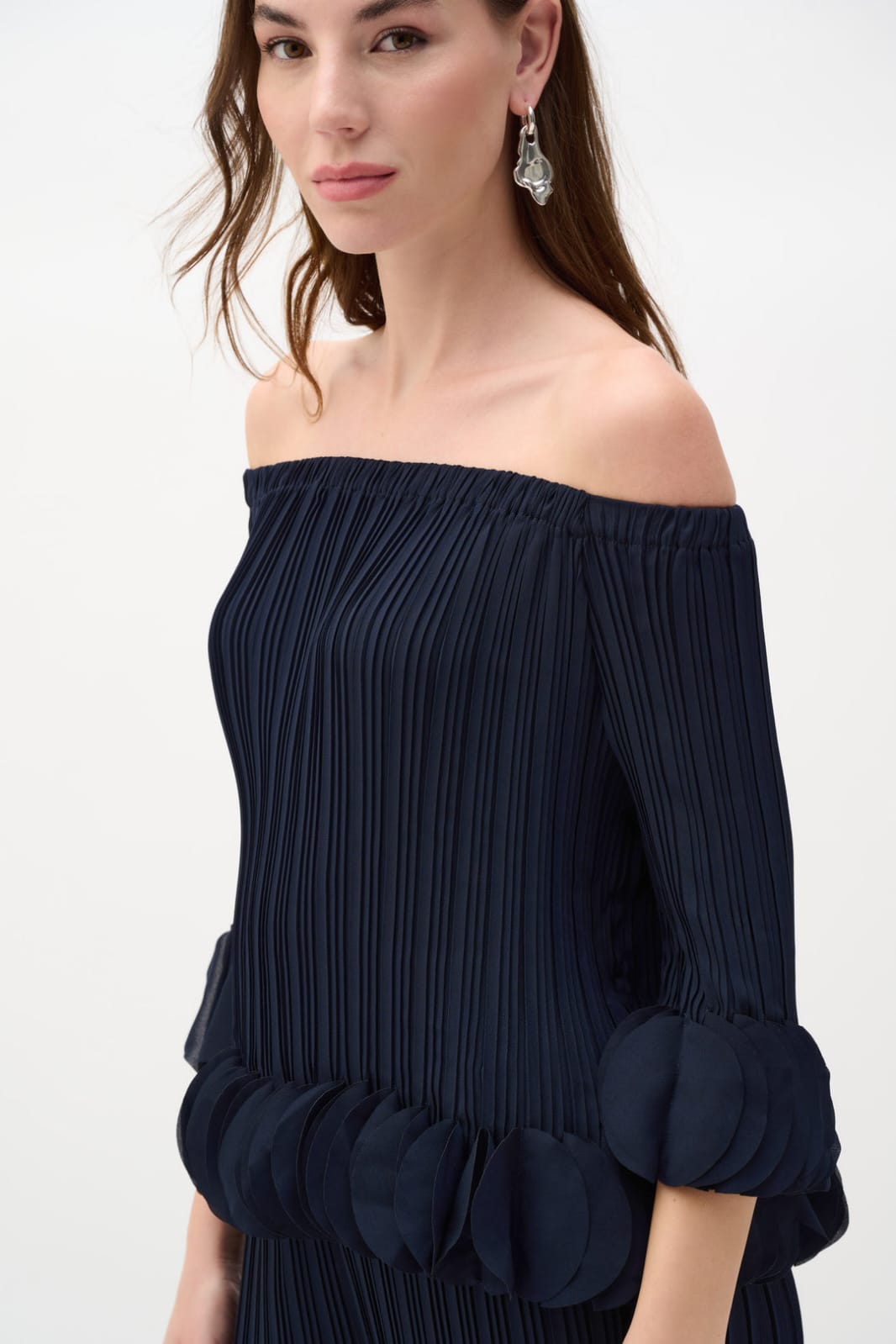 Blusa Off Shoulder Plisada Azul Marino – Joseph Ribkoff 253939S26