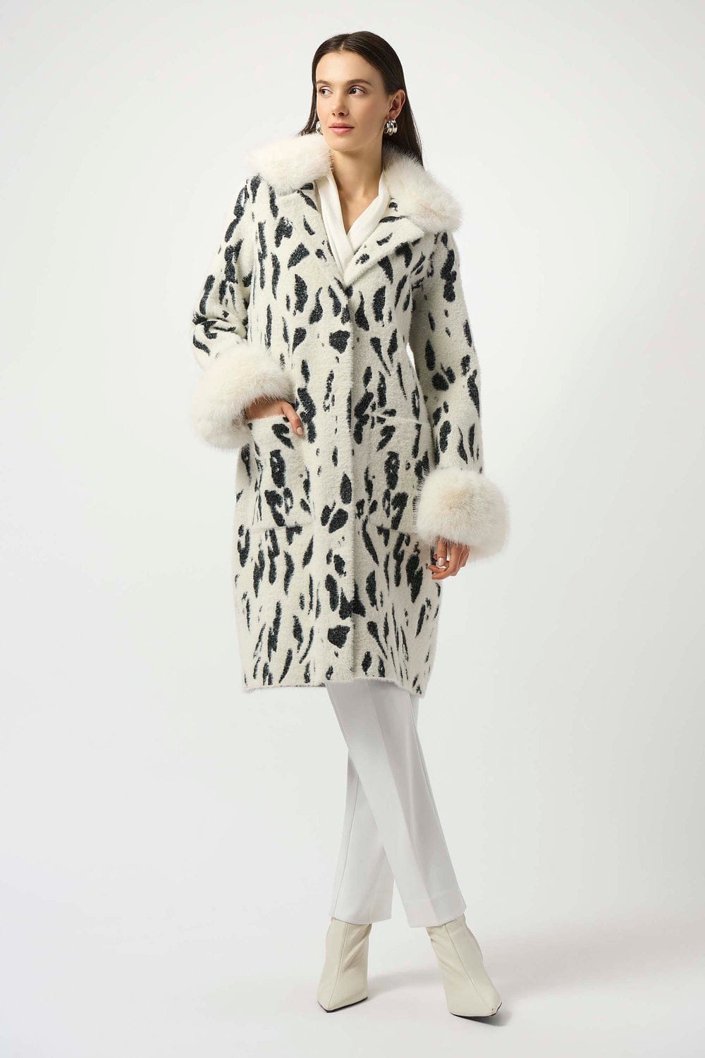 Abrigo Animal Print con Detalles de Peluche – Elegancia Invernal 253904
