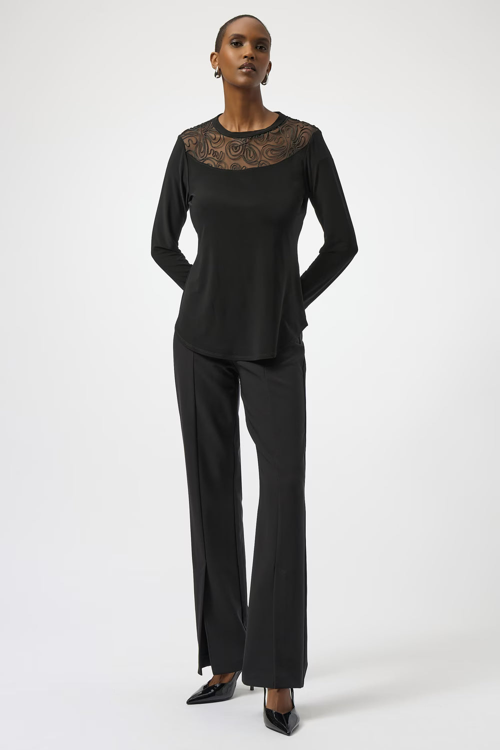Blusa Negra con Transparencia Artística – Elegancia Sofisticada