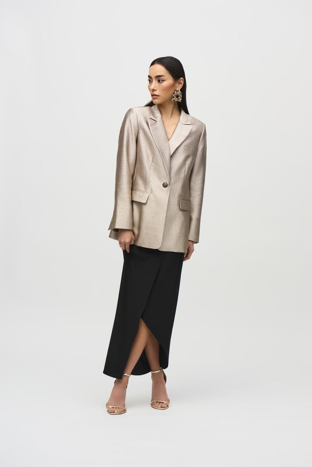Blazer Dorado Metalizado – Elegancia Protagonista