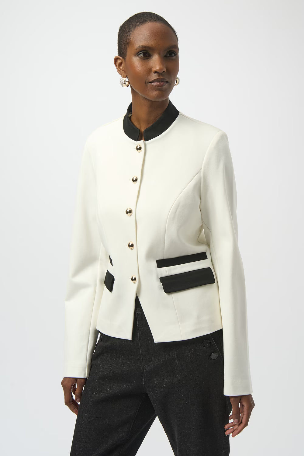 Saco Blanco con Detalles en Negro – Joseph Ribkoff 254922