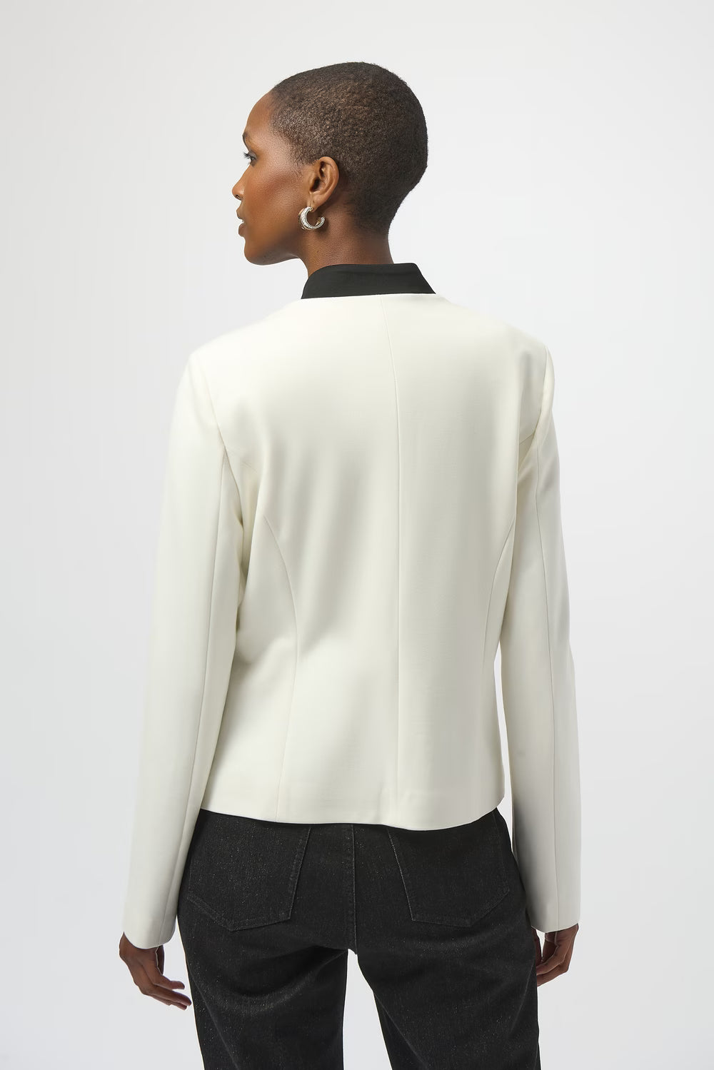Saco Blanco con Detalles en Negro – Joseph Ribkoff 254922