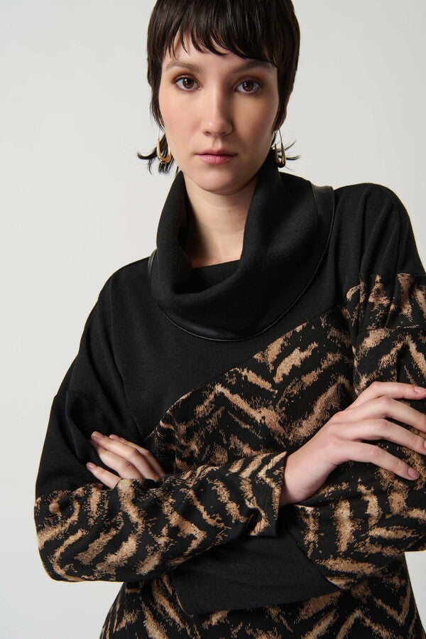 Blusa Animal Print con Cuello Drapeado – Sofisticación Urbana