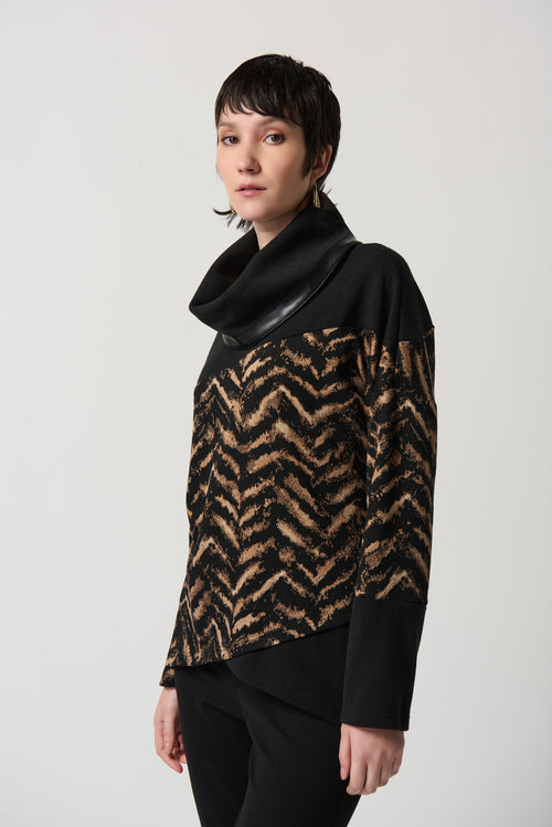 Blusa Animal Print con Cuello Drapeado – Sofisticación Urbana