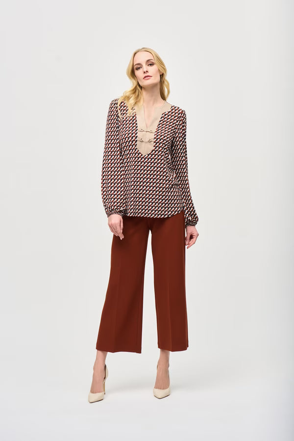 Blusa Estampada Geométrica con Detalle Metálico – Joseph Ribkoff 243184