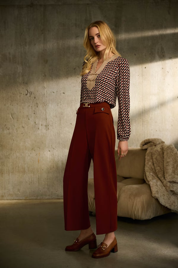 Blusa Estampada Geométrica con Detalle Metálico – Joseph Ribkoff 243184