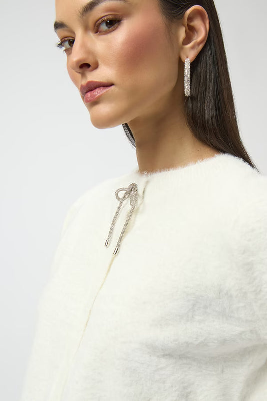 Cárdigan Corto Marfil – Sofisticación Atemporal