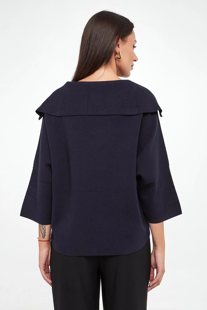 Blusa Oversize con Cierre Metálico – Elegancia Moderna