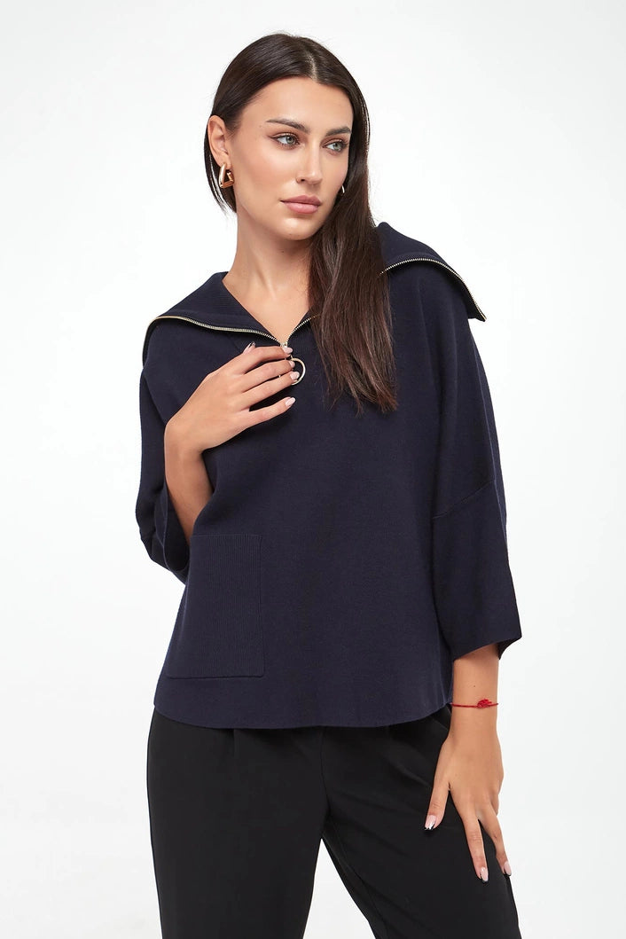 Blusa Oversize con Cierre Metálico – Elegancia Moderna