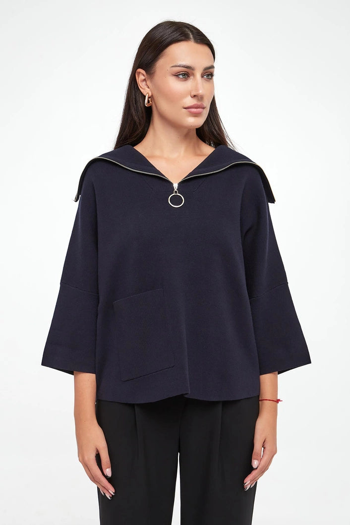 Blusa Oversize con Cierre Metálico – Elegancia Moderna